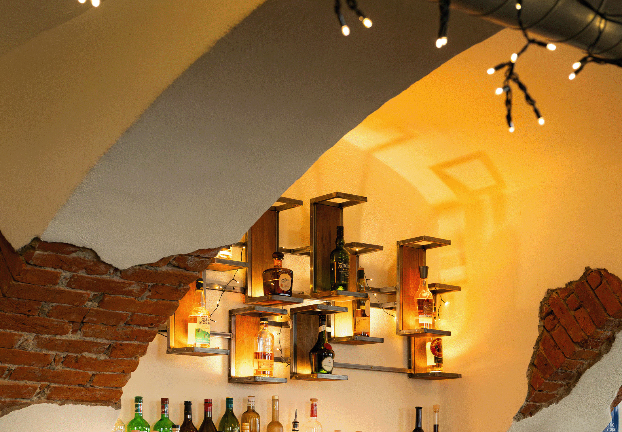 ECKHAUS Bar – Spirituosen und warmes Licht